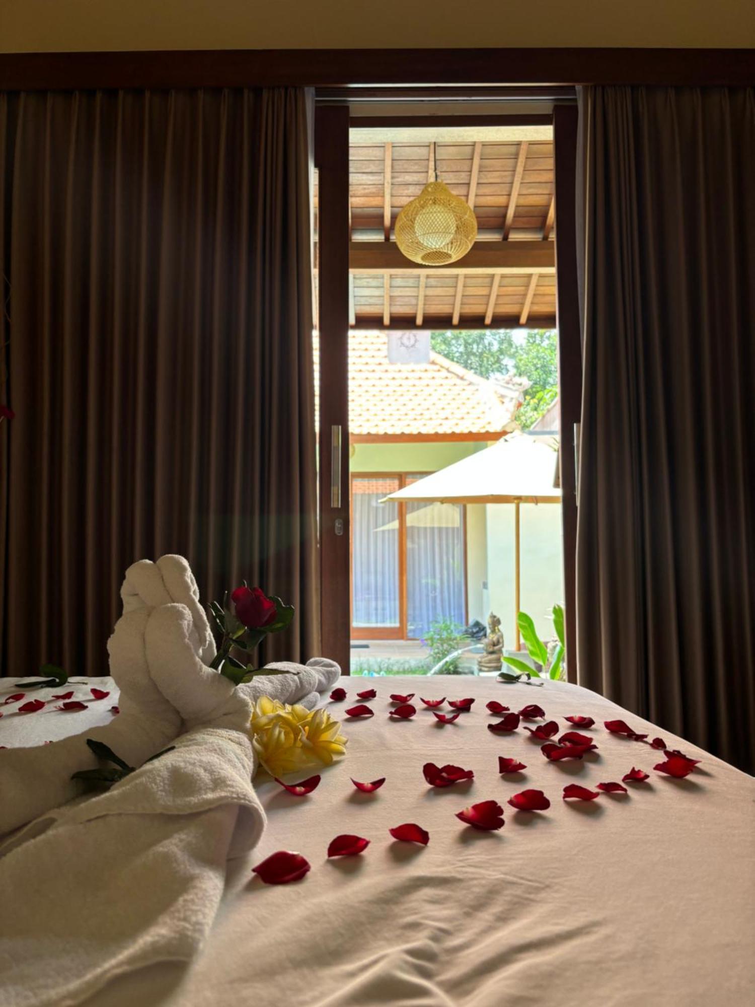 Cempaka Kembar Guest House อูบุด ภายนอก รูปภาพ