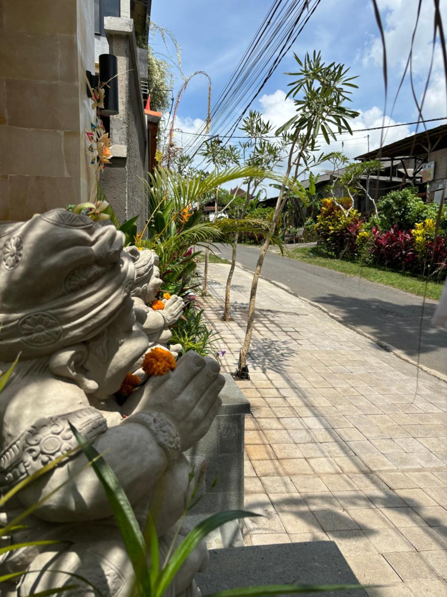 Cempaka Kembar Guest House อูบุด ภายนอก รูปภาพ