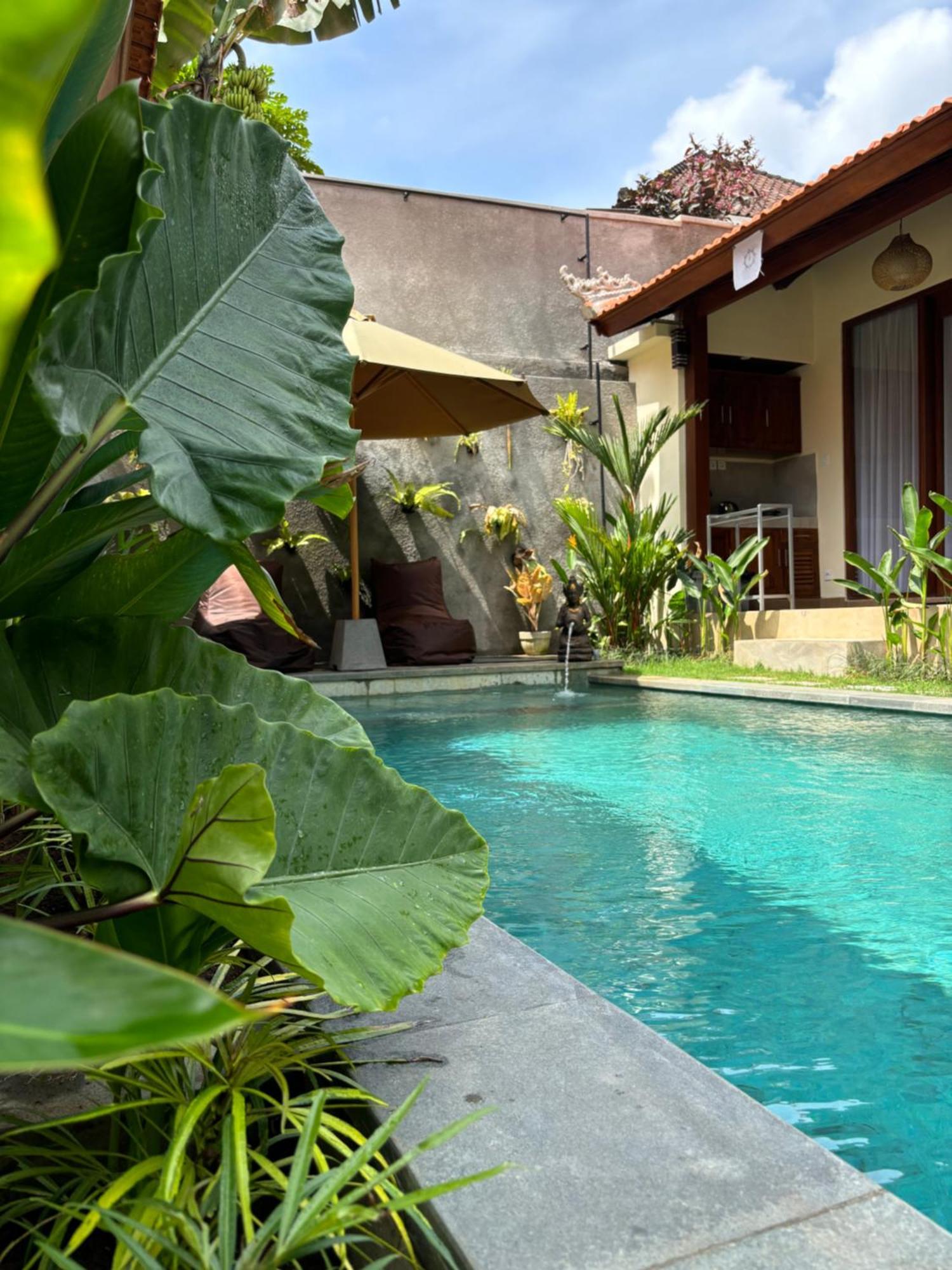 Cempaka Kembar Guest House อูบุด ภายนอก รูปภาพ