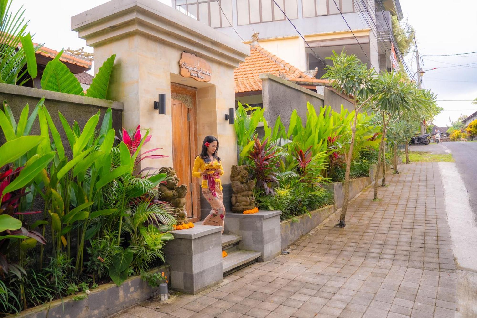 Cempaka Kembar Guest House อูบุด ภายนอก รูปภาพ
