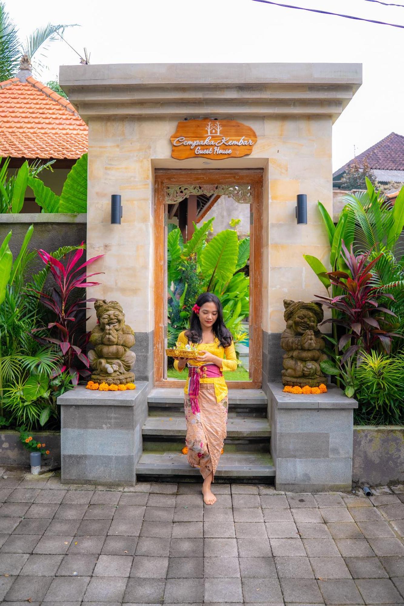 Cempaka Kembar Guest House อูบุด ภายนอก รูปภาพ