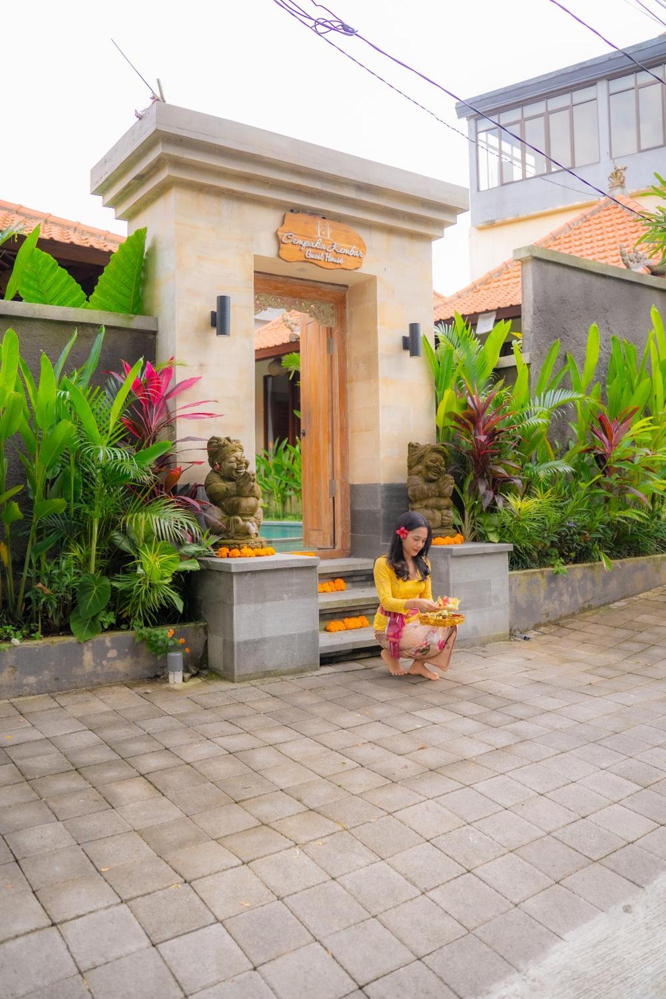 Cempaka Kembar Guest House อูบุด ภายนอก รูปภาพ